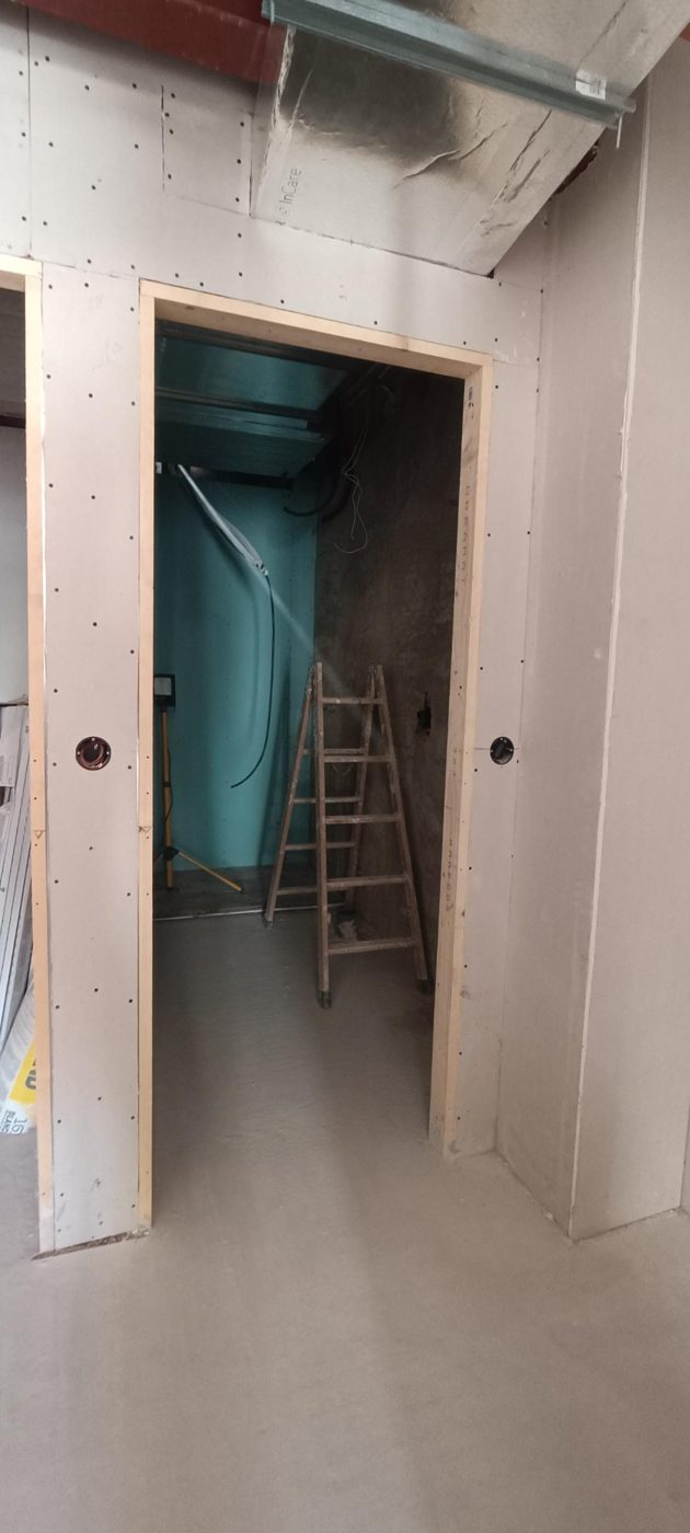 Baño en gran formato durante la obra